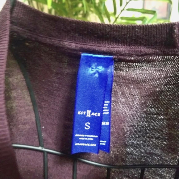 Kit and Ace  Maroon Crewneck Wome's Top. Size: Small. - Picture 3 of 7